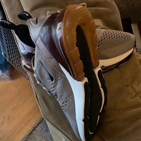 Nike AirMax 270 - Picture 4 of 7